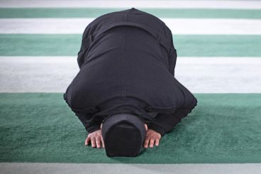 قرأ القرآن ليتصيد الأخطاء فاعتنق الإسلام.. رجل اسكتلندي يحكي قصة إسلامه