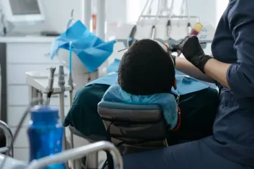 مجلس أطباء الأسنان في إسبانيا يحذّر من السياحة العلاجية للأسنان في المغرب