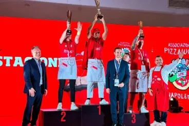 Le Marocain Ayoub Ayach sacré champion du monde de la pizza à Naples